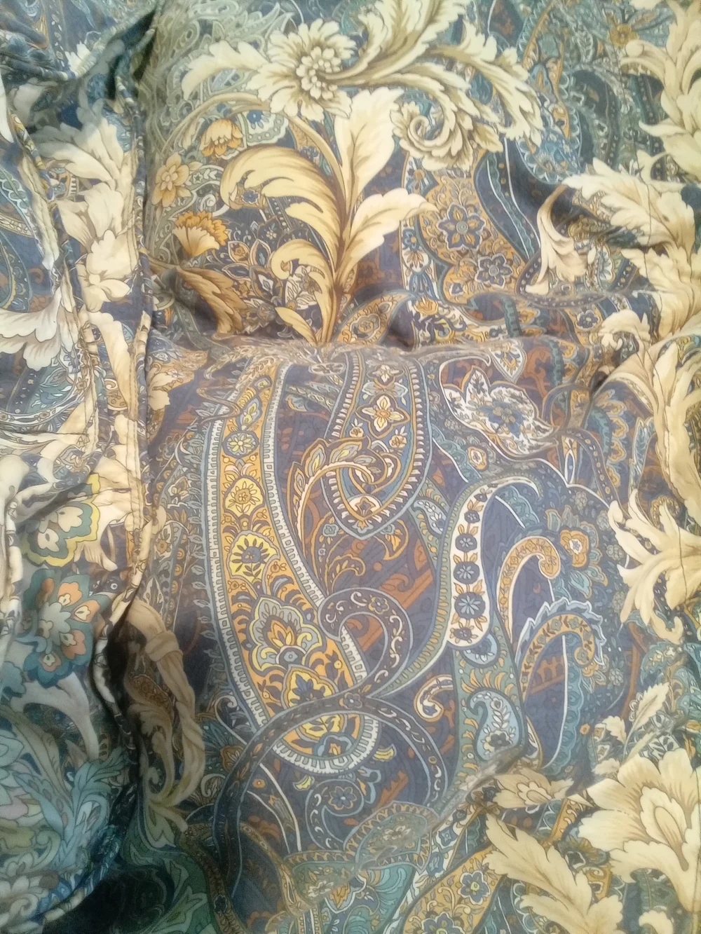 oeko-tex Standard 100 Paisley Comforter in Blue/Cream Tones King Sz. L 90